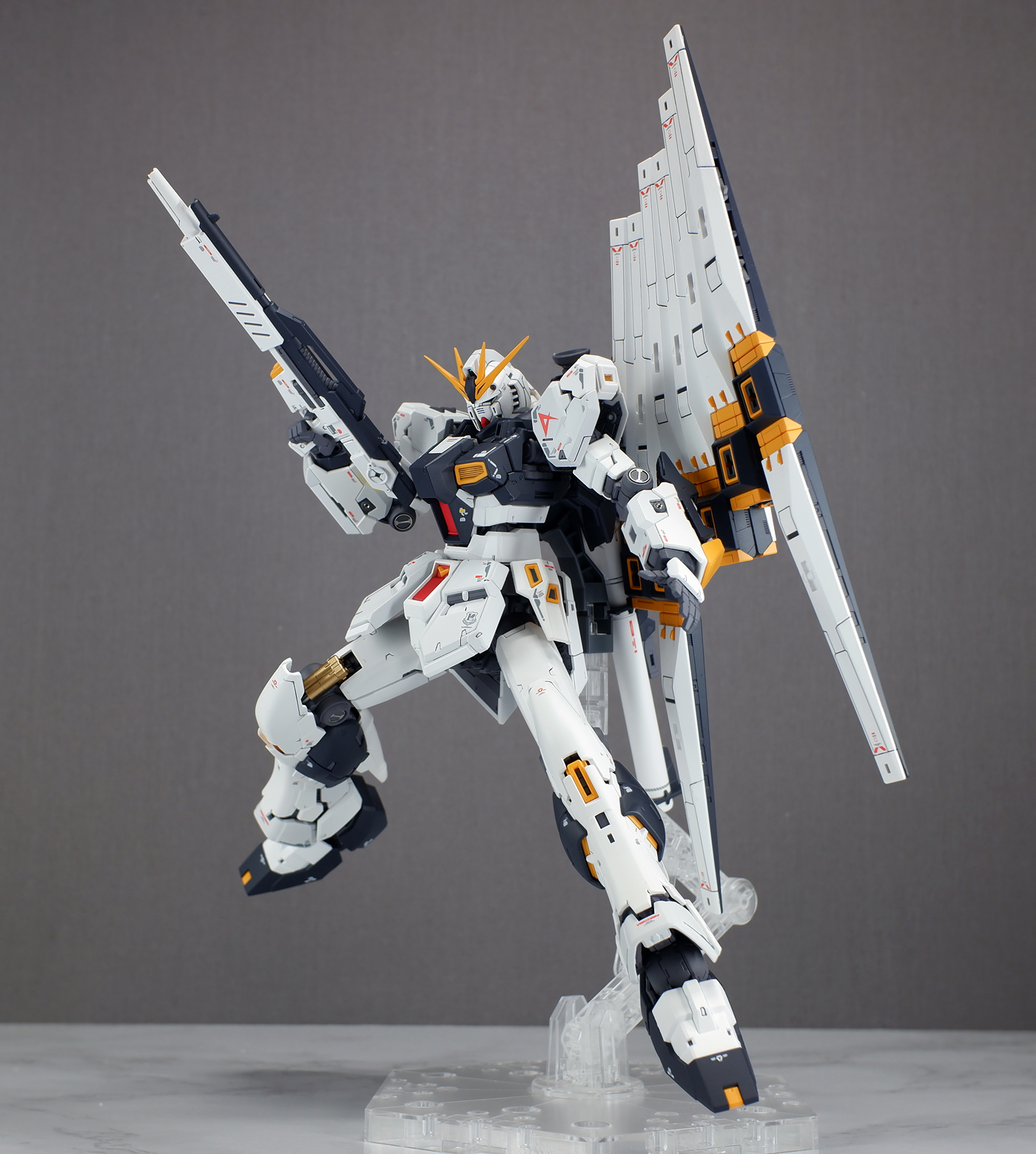 日本公式品 1/144 RG 完成品 1/144 RG 模型 νガンダム Hi-νガンダム 